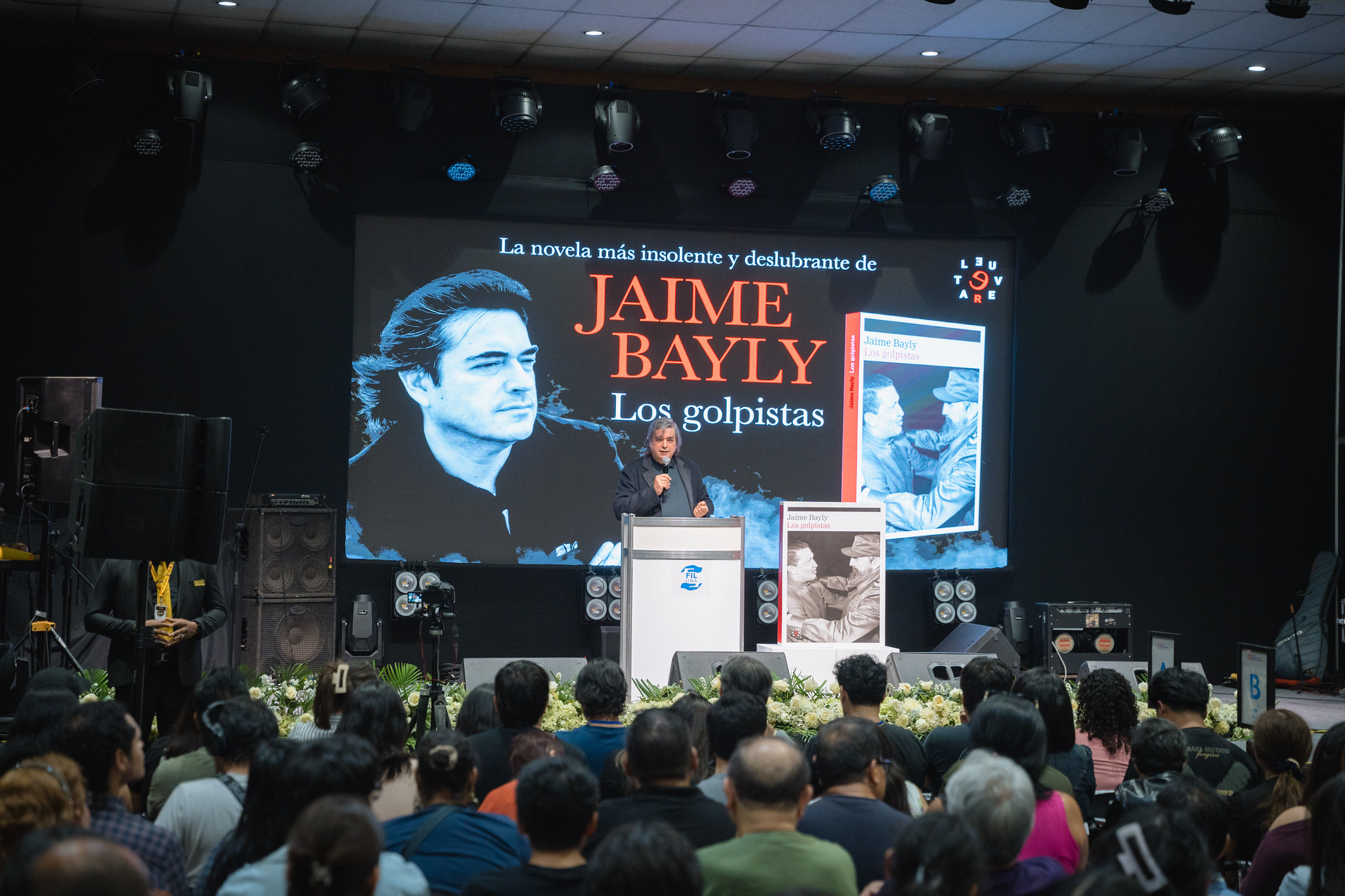 Jaime Bayly llenó el Auditorio Blanca Varela. Foto: CPL.