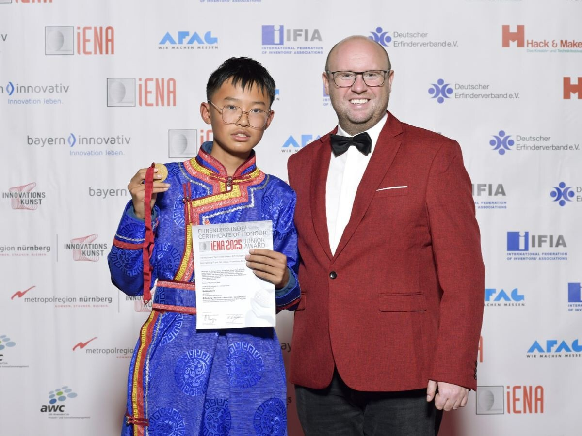 Jia Mingxuan ganó la medalla de oro en la categoría juvenil dentro de la 77.ª Exposición Internacional de Inventos iENA en Núremberg, Alemania. Foto: Directo al Paladar