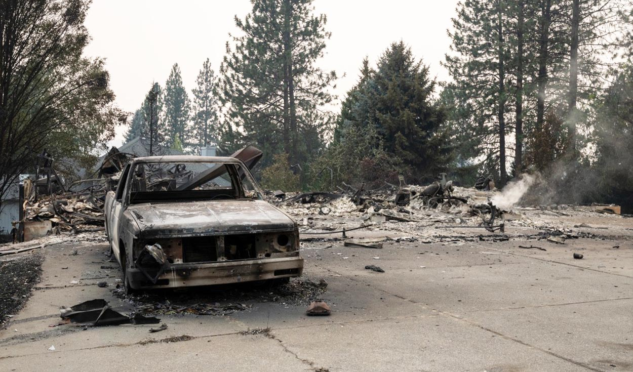 US Wildfires Force 65,000 Evacuations, Destroy 700 Homes