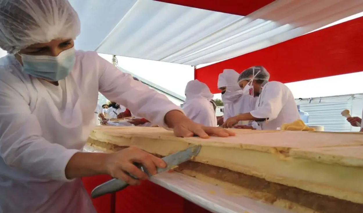 Peru's Lambayeque Breaks Record with 1,300kg 'King Kong' Sweet