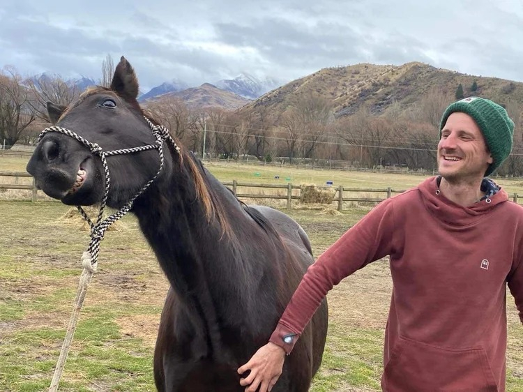 Los interesados pueden postularse a través de HelpX, disfrutando de una estancia de siete días mientras colaboran en el refugio. Foto: Kind Farm