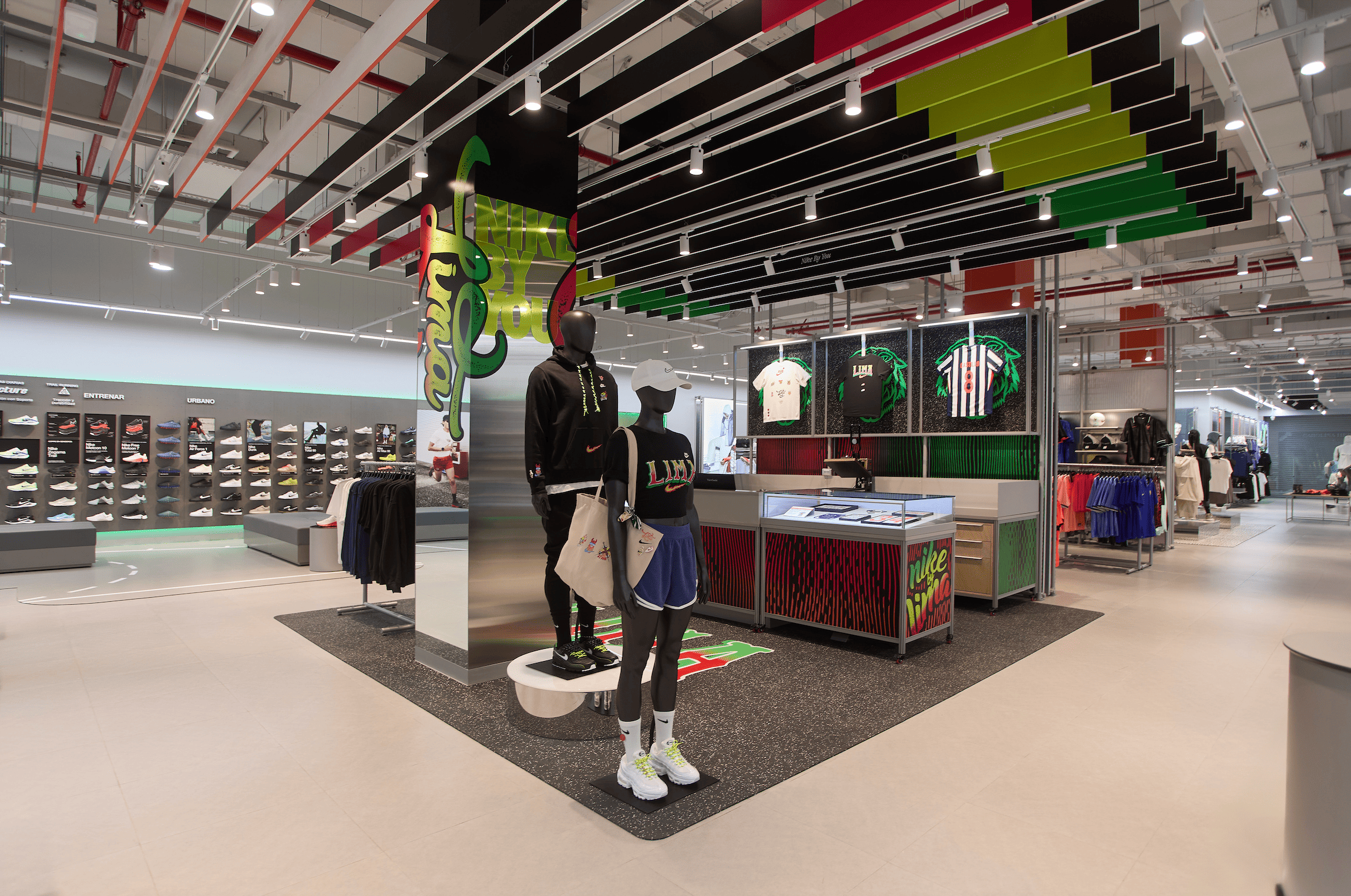 La nueva tienda mide más de 700 metros cuadrados, siendo la tienda Nike más grande de Lima. Foto: Nike