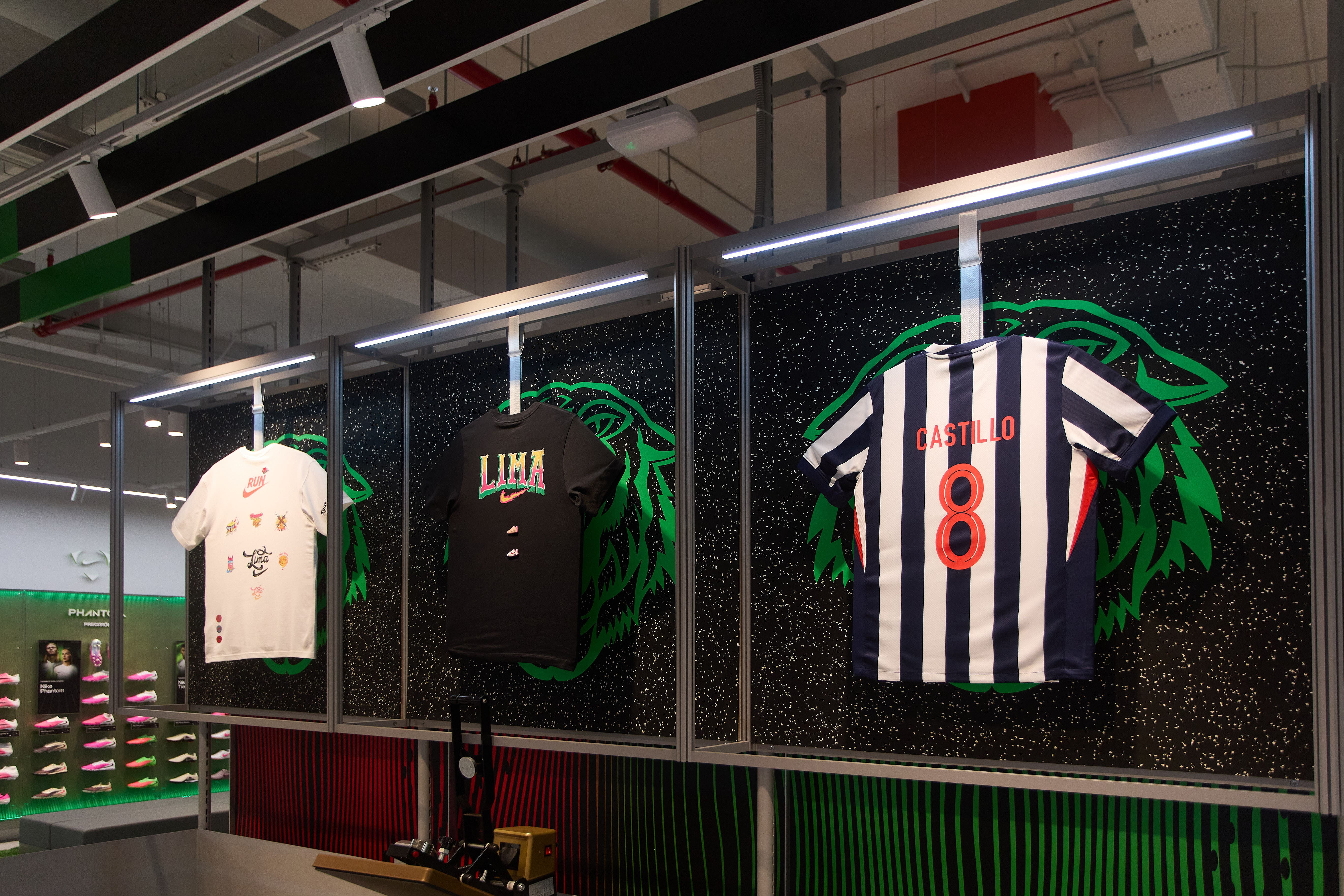 La nueva tienda Nike en Lima integra diseño, tecnología y experiencias conectadas con la comunidad local y atletas. Foto: Nike