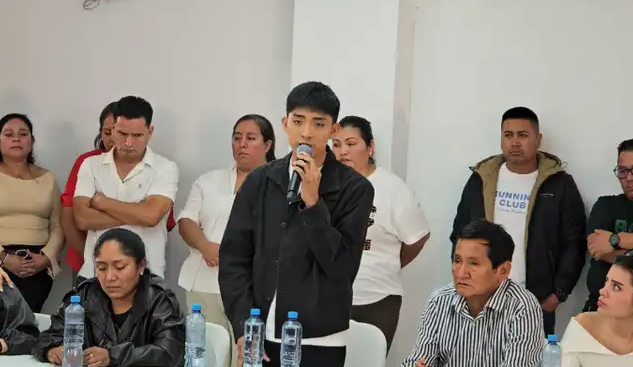 Oscar Junior Custodio estuvo en compañia de su madre, padre, integrantes del grupo y familiares de los trabajadores. Foto: GLR
