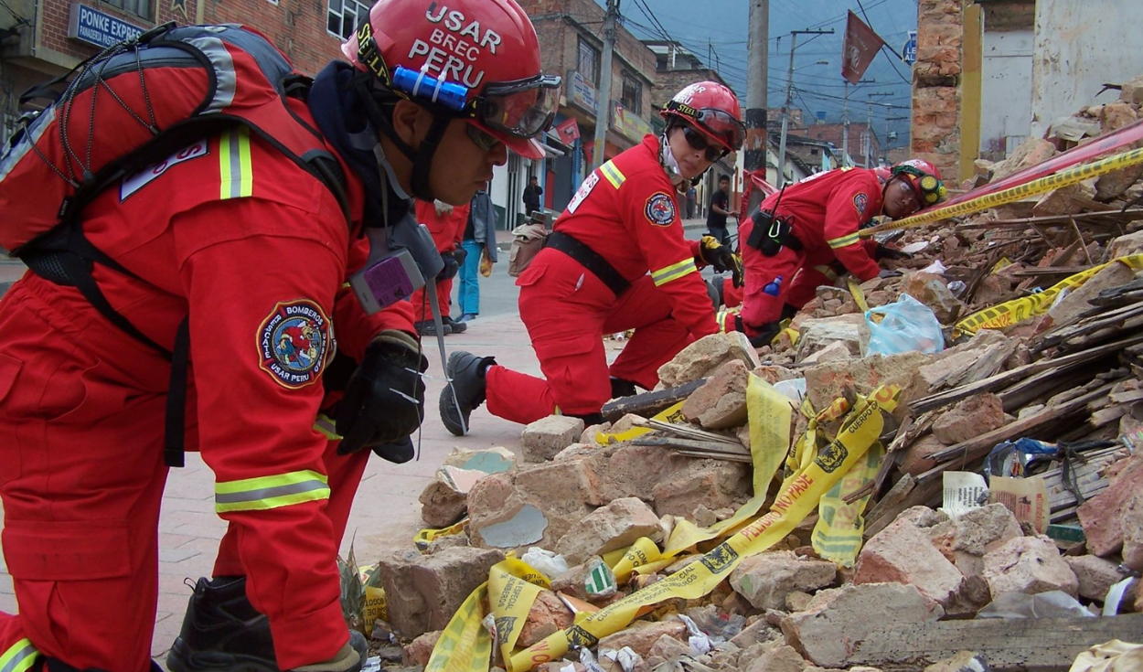 Peru Dispatches 30 Firefighters on Standby for Colombia Earthquake Rescue