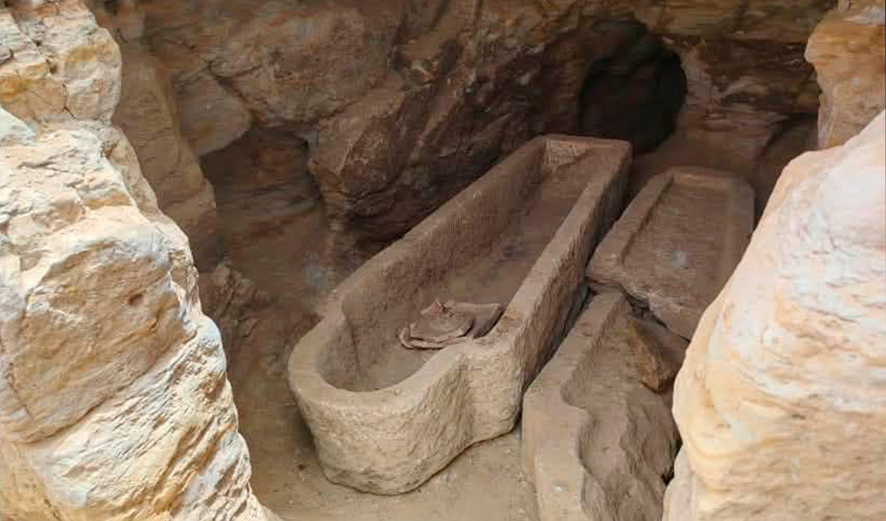 Egyptian Archaeologists Unearth Three Tombs in Oasis