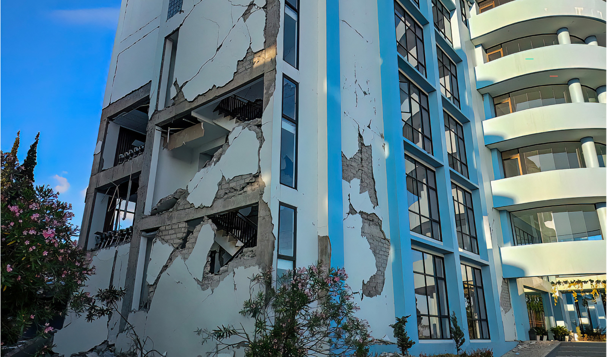 Indonesia quake: Magnitude 7.7 earthquake hits off Ende
