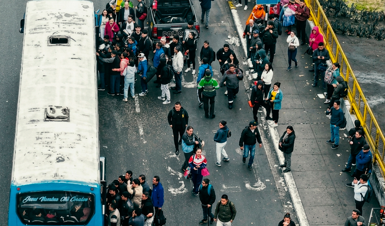 Peru Transport Unions Call Strike Against Fujimori