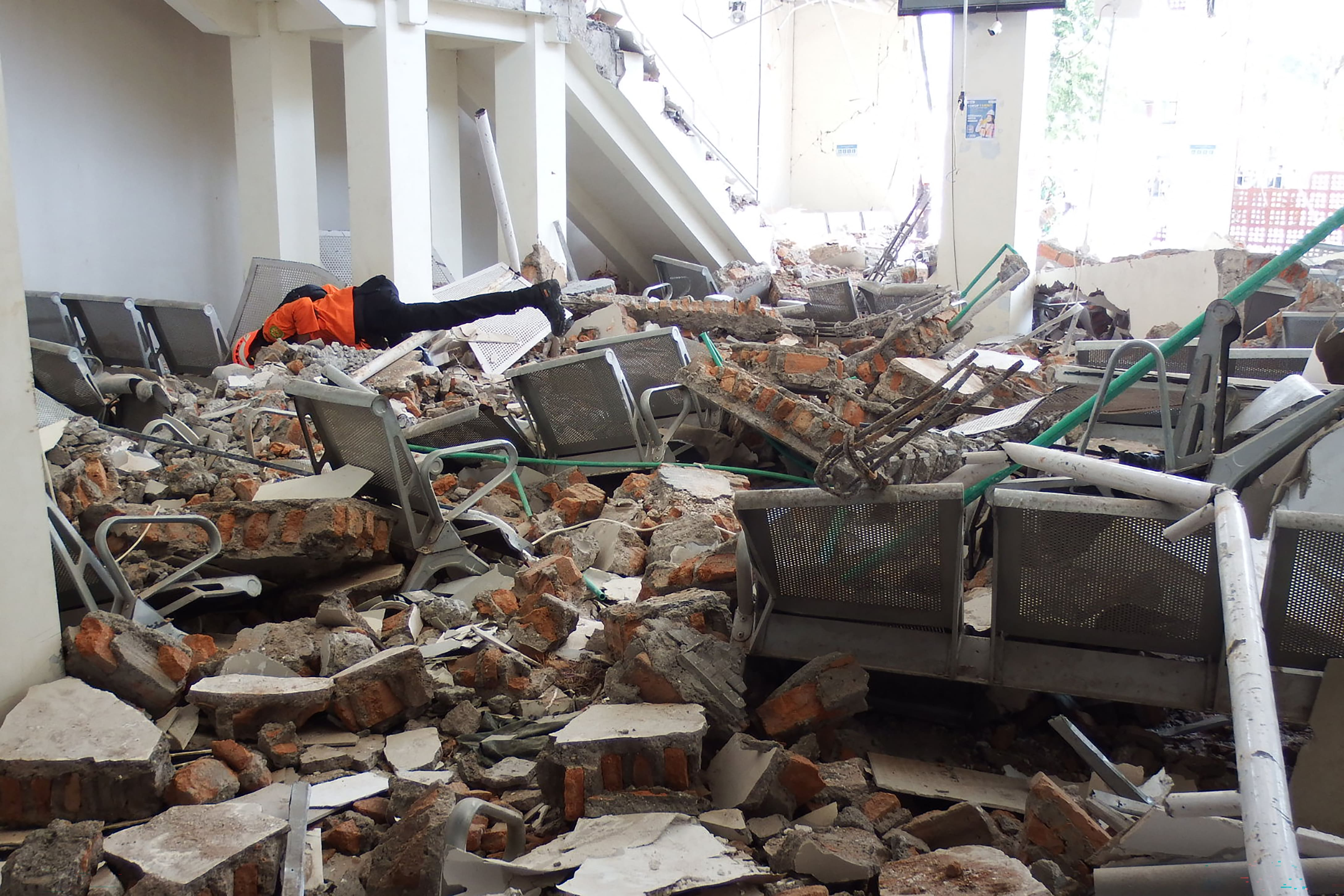 El 15 de agosto un sismo de magnitud 7,7 causó al menos 40 muertes y 50 heridos en Indonesia. Foto: AFP