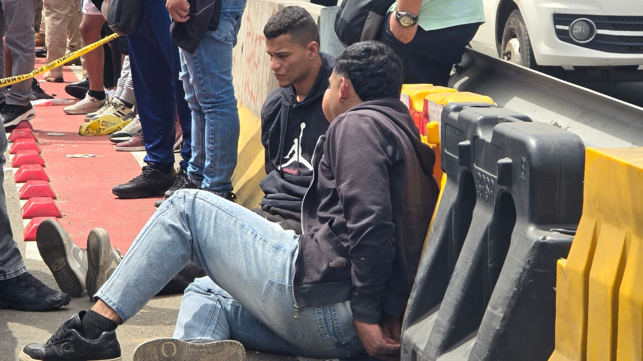 Los detenidos de nacionalidad extranjera tras el operativo policial.  