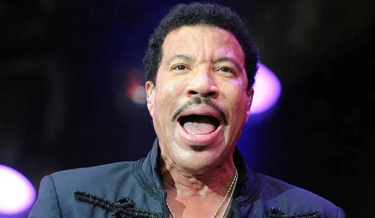 Lionel Richie in ICU After Falling Ill at St. Louis Show