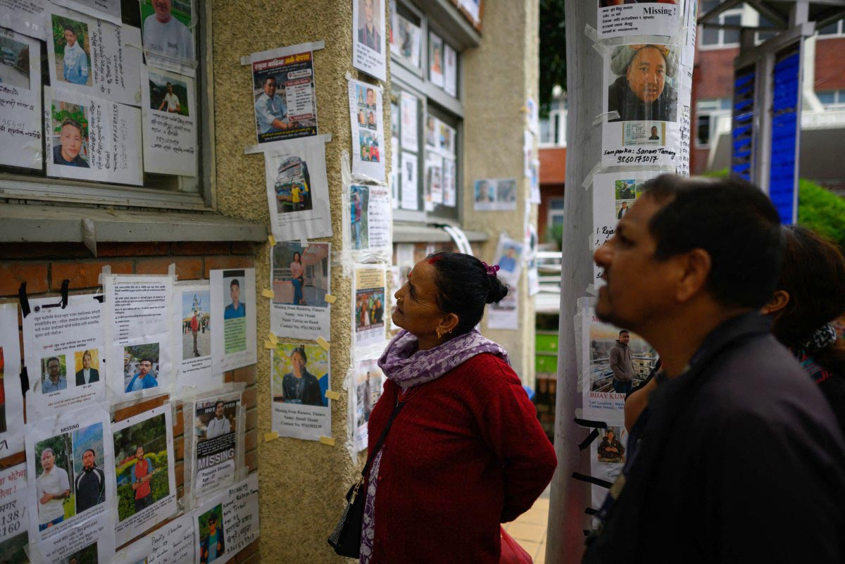 Las autoridades buscan a 933 trabajadores que podrían permanecer atrapados en túneles de 13 proyectos