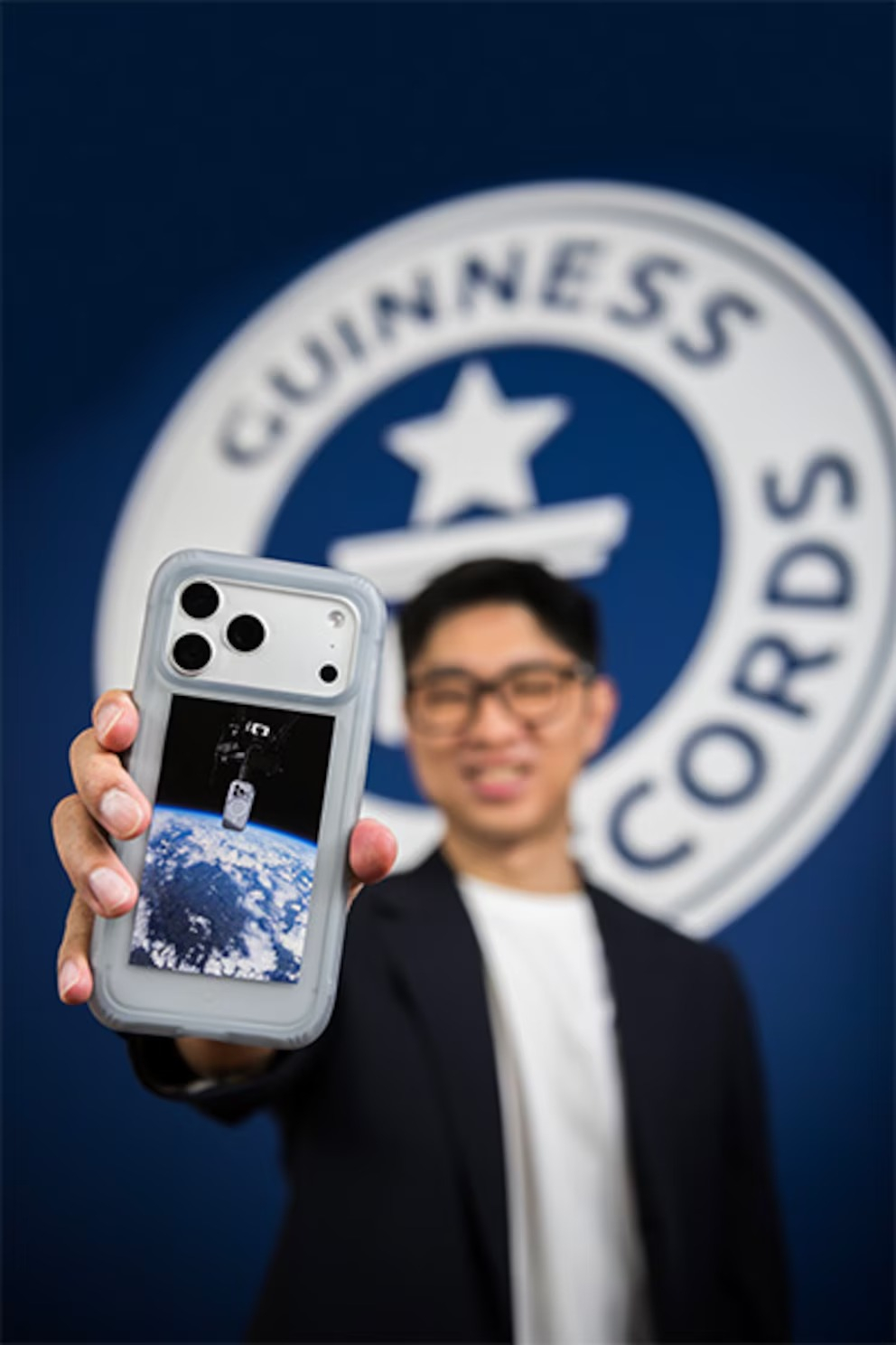 El evento demostró que, a pesar de las difíciles condiciones, el iPhone mantuvo su funcionalidad completa tras el aterrizaje. Foto: Rhinoshield.es/Instagram