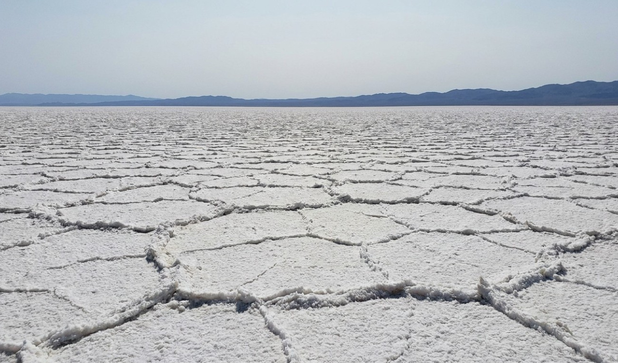 Lake Urmia dries up in Iran leaving 8 billion tons of salt