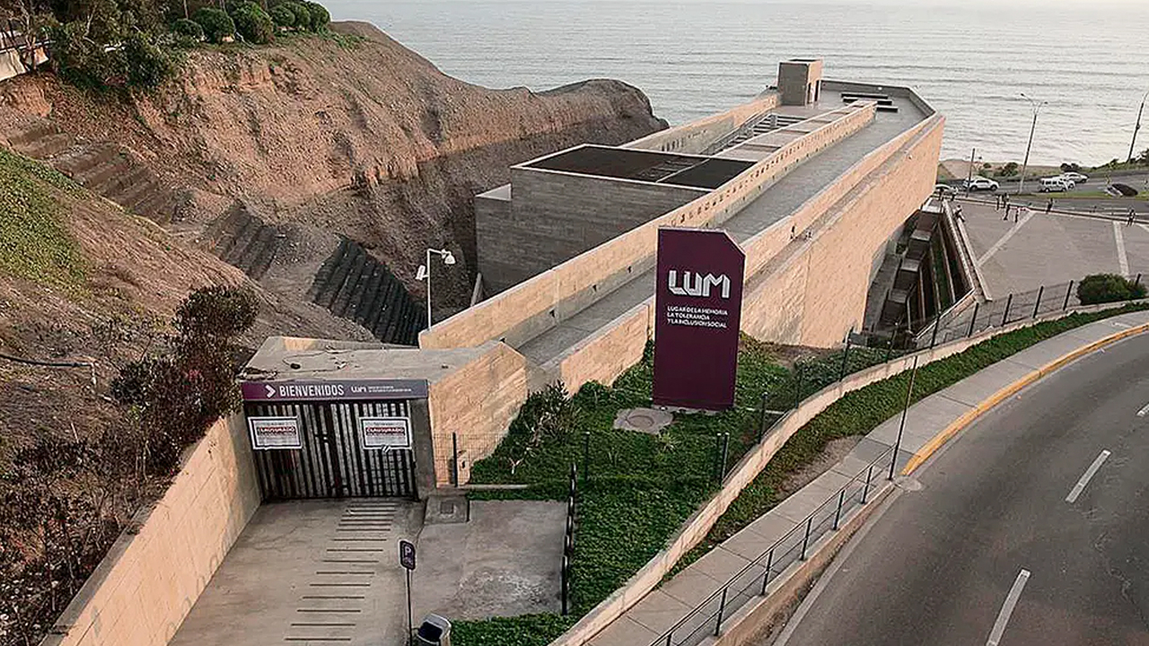 Cienfuegos: Peru's art now challenges official power