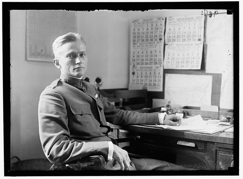 Hiram Bingham III en su escritorio en 1917. Foto: National Geographic