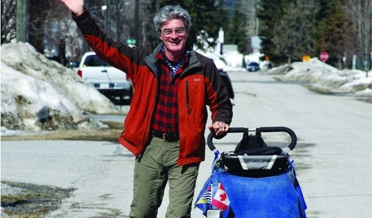 Salió de Canadá a los 45 años para dar la vuelta al mundo caminando y regresó 11 años después tras recorrer 64 países y 75.000 kilómetros