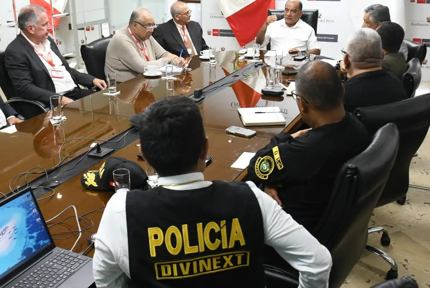 Mininter y gremio de transporte interprovincial coordinan acciones contra la extorsión