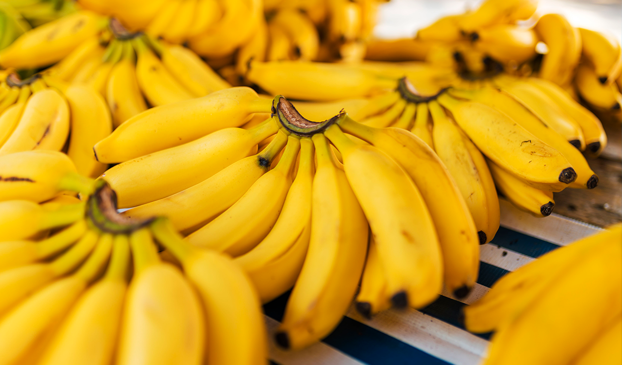 Ni en el refrigerador ni en el frutero: este es el lugar donde deben guardarse los plátanos para que no se oscurezcan tan rápido