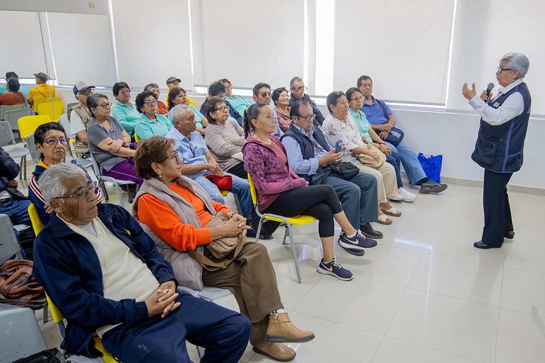 Ica: Pensionistas aprenden a prevenir el dengue ante el fenómeno de El Niño