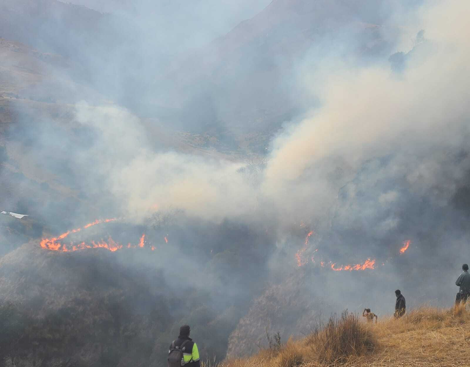 Cinco muertos y más de 16,000 hectáreas quemadas en Cusco: así avanza el incendio forestal más grave del año