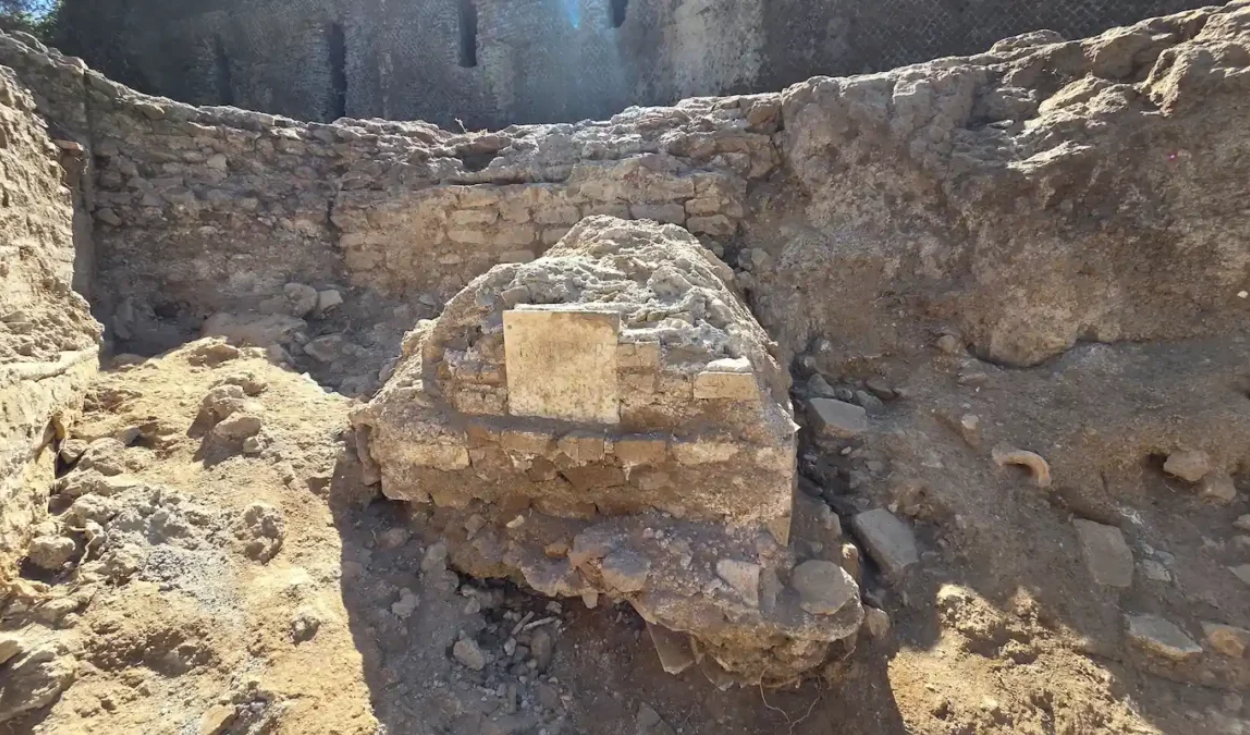 Casi 2.000 años bajo tierra: arqueólogos encuentran el lugar donde un dios romano "impactó" con un rayo la Villa de Adriano