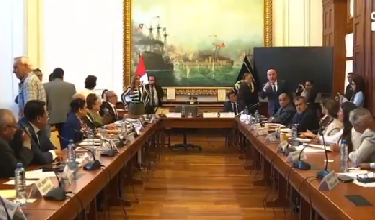 Comisión de Constitución del Senado: discusión entre Maraví y ministro del Interior suspendió la sesión por unos minutos