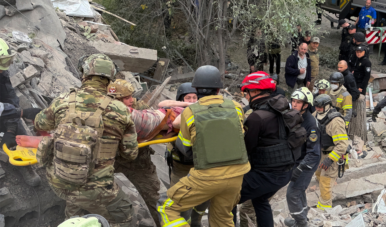 Rusia lanza cinco bombas contra la ciudad ucraniana de Zaporiyia y causa 15 muertos en medio de los esfuerzos diplomáticos