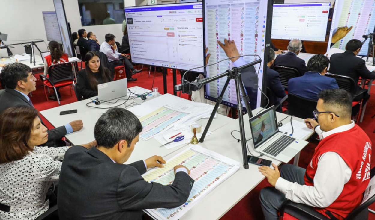 Jurados Electorales Especiales iniciaron este lunes 12 de octubre el recuento de votos en todo el país