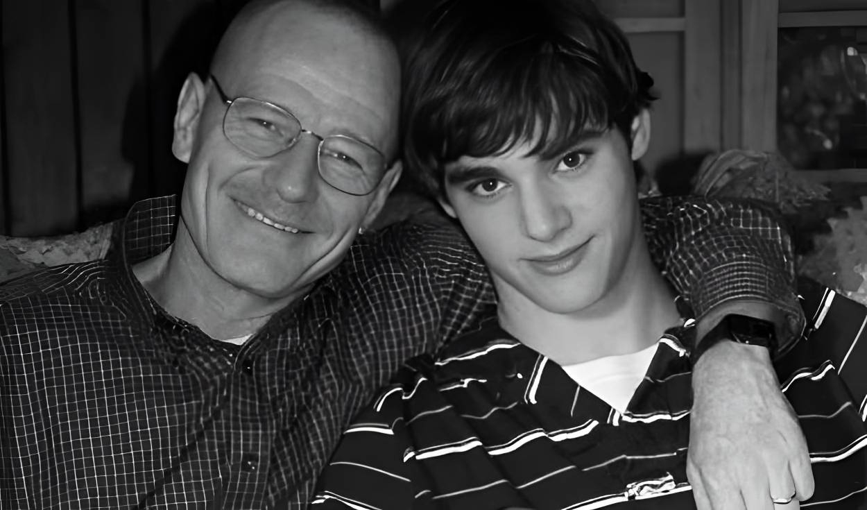 Bryan Cranston, estrella de ‘Breaking Bad’, lamenta la muerte de RJ Mitte, su hijo en la ficción: “Es devastador saber que se quitó la vida”