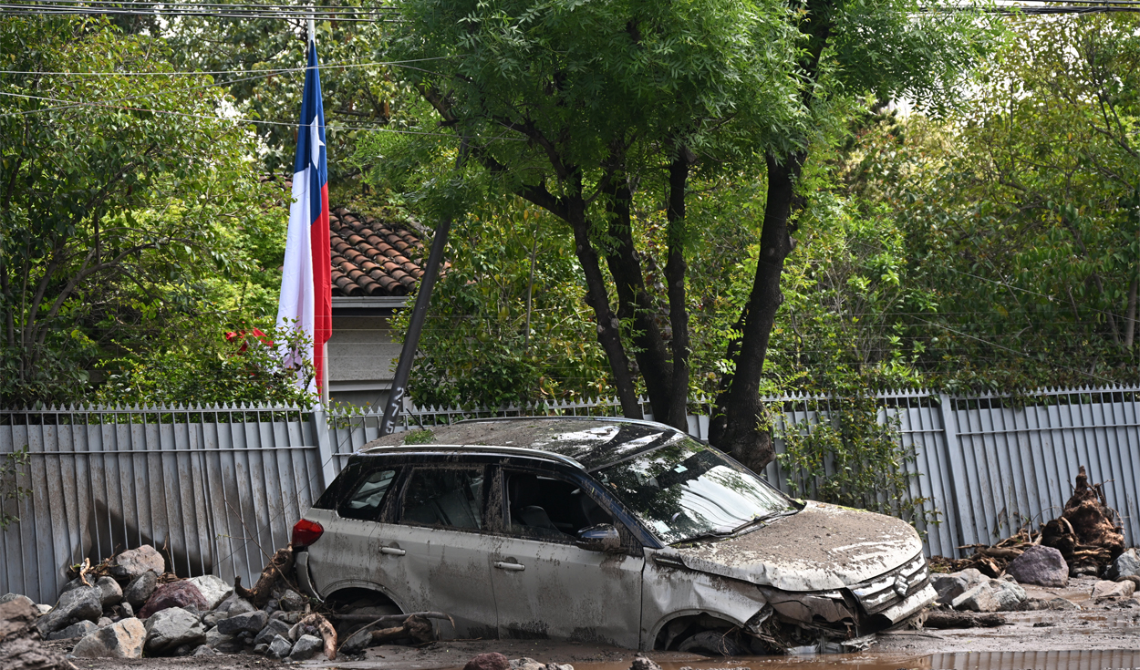 Una tormenta con granizo inunda Santiago de Chile y obliga a declarar alerta roja: miles de hogares quedan sin electricidad