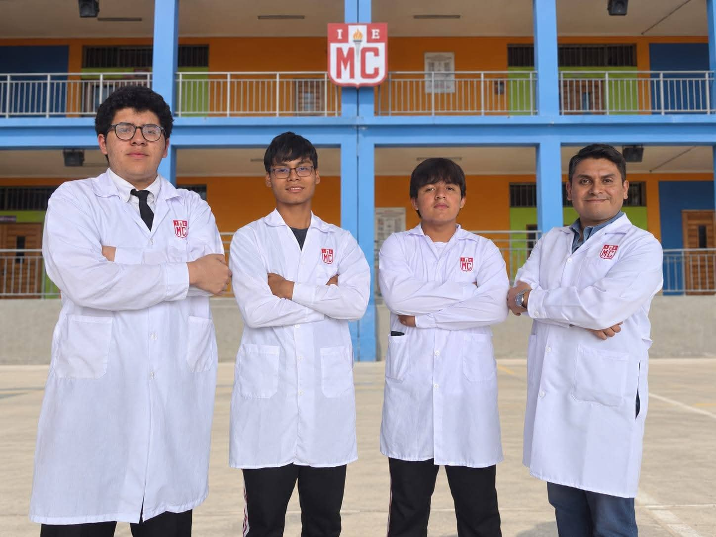 Los escolares Raphael Dagnino Lanao, Bruno Valencia Malpartida y Jack Vásquez Faustino, de 15 años, cursan el cuarto año de secundaria e integran el Equipo 118.