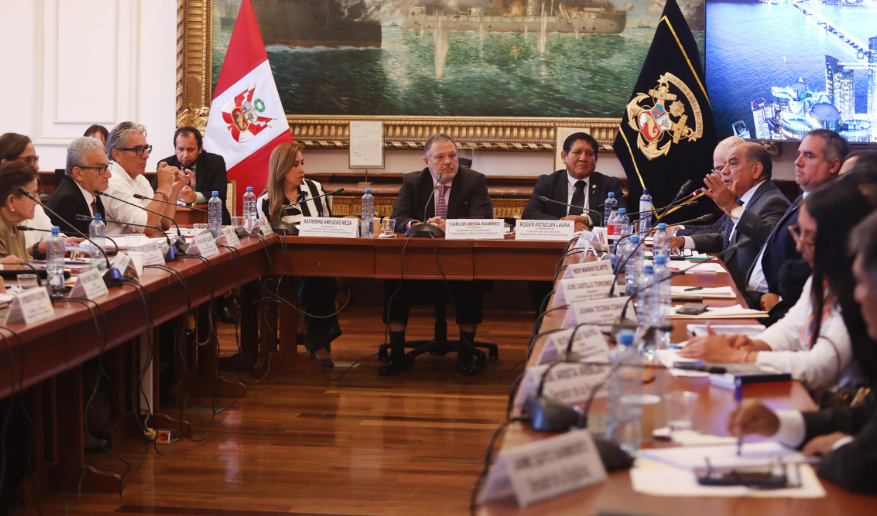 Comisión de Constitución aún no convoca a sesión para debatir pedido de facultades