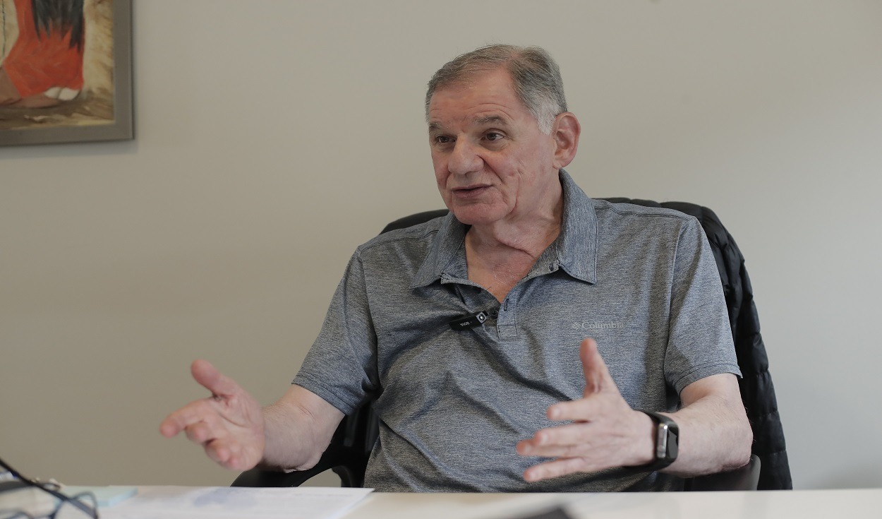 León Trahtemberg: "No hay forma de escribir un libro si no hay ideología"