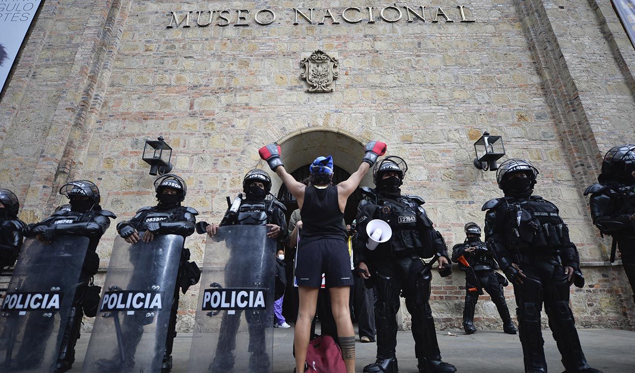 Cientos de colombianos denuncian censura del presidente Abelardo de la Espriella tras retirar obras del Museo Nacional