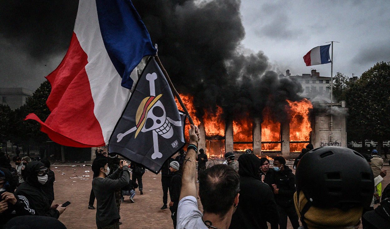 Gobierno de Francia anuncia "toques de queda" en medio de protestas, saqueos y el bloqueo del Museo del Louvre