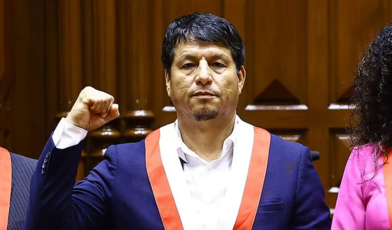 Comisión de Ética aprueba informe que recomienda suspender a Julián Pérez por 120 días tras denuncia de su expareja