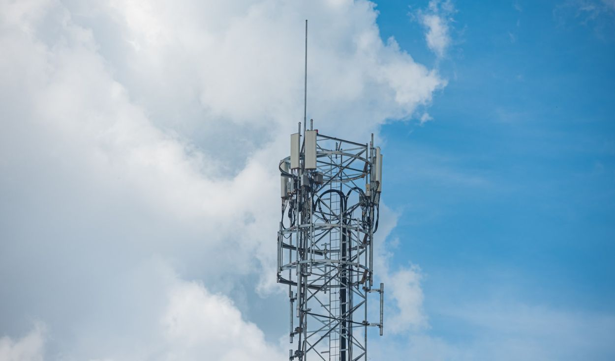Demandaron a una empresa de telefonía por una antena instalada a 25 metros de su casa y, después de 26 años, recibirán millonaria indemnización