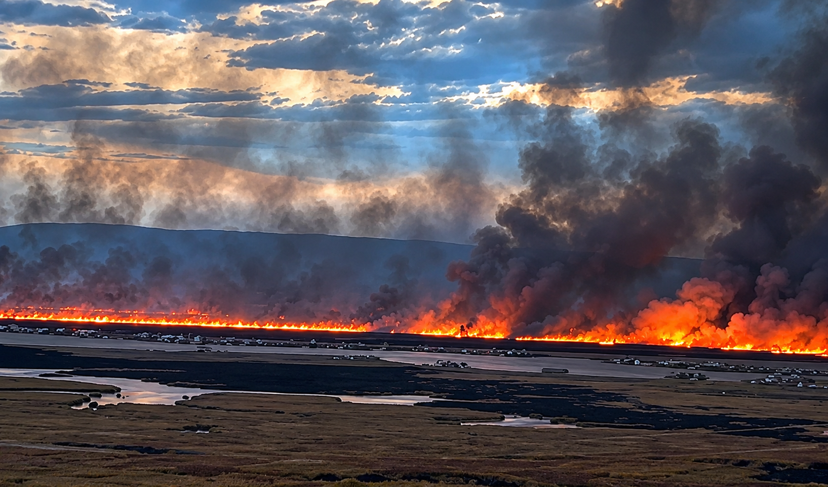 Puno: incendio de grandes proporciones consume totorales de la Reserva Nacional del Titicaca cerca de los Uros