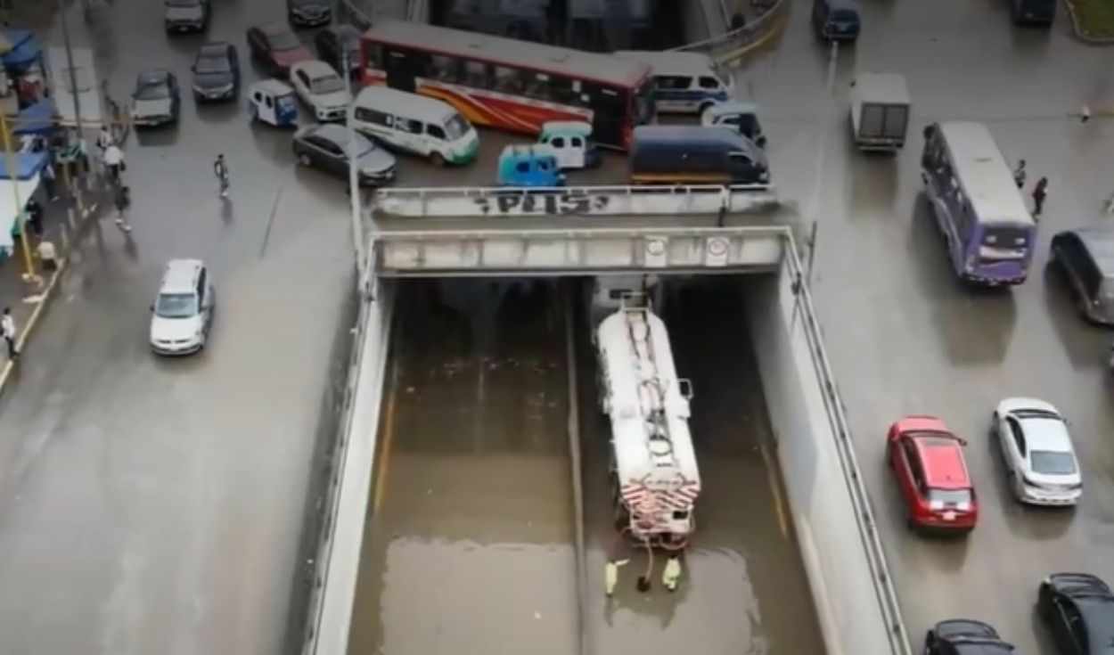 Bypass de la avenida Pachacútec en Villa María del Triunfo permanece cerrado tras intensa llovizna