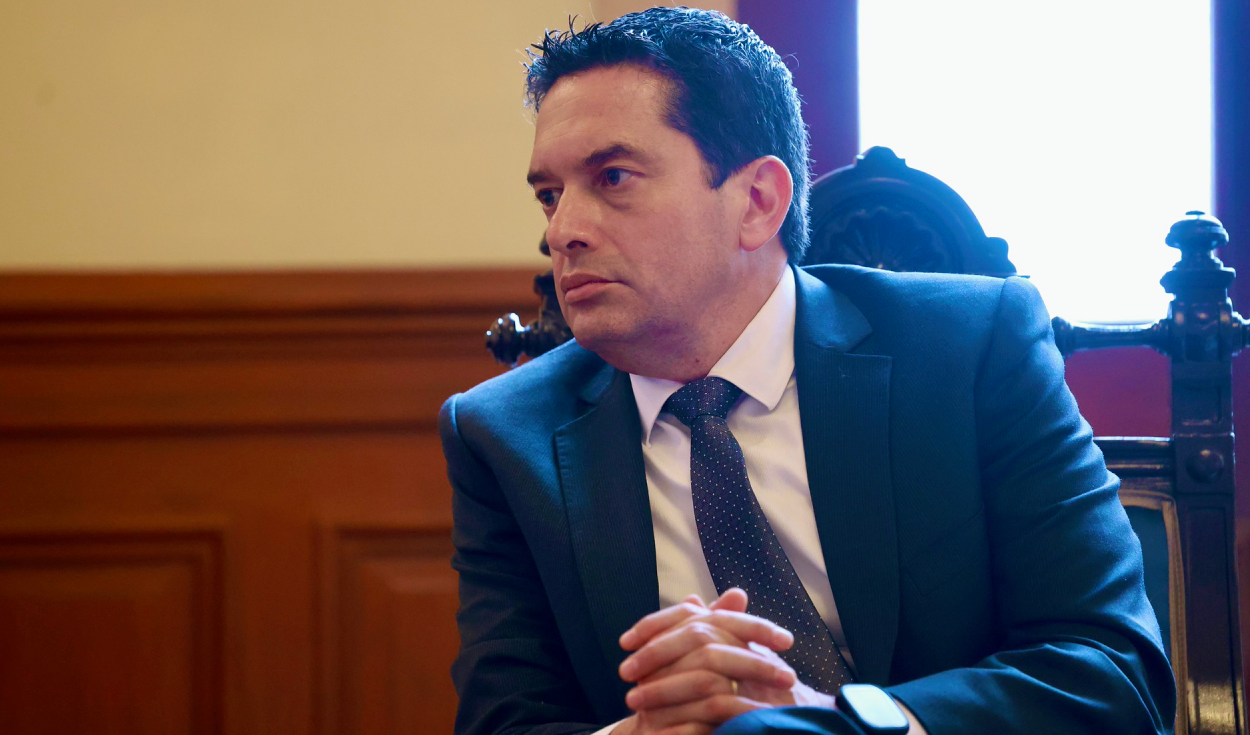 Torres admite error en la ley de facultades tras defender que cumplió la Constitución: "He dispuesto la fe de erratas"
