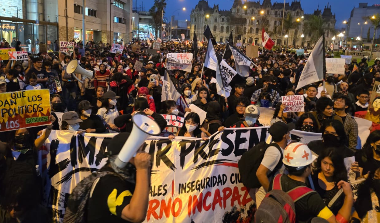 Generación Z y colectivos sociales se movilizan en Lima contra la inseguridad y los incedios forestales