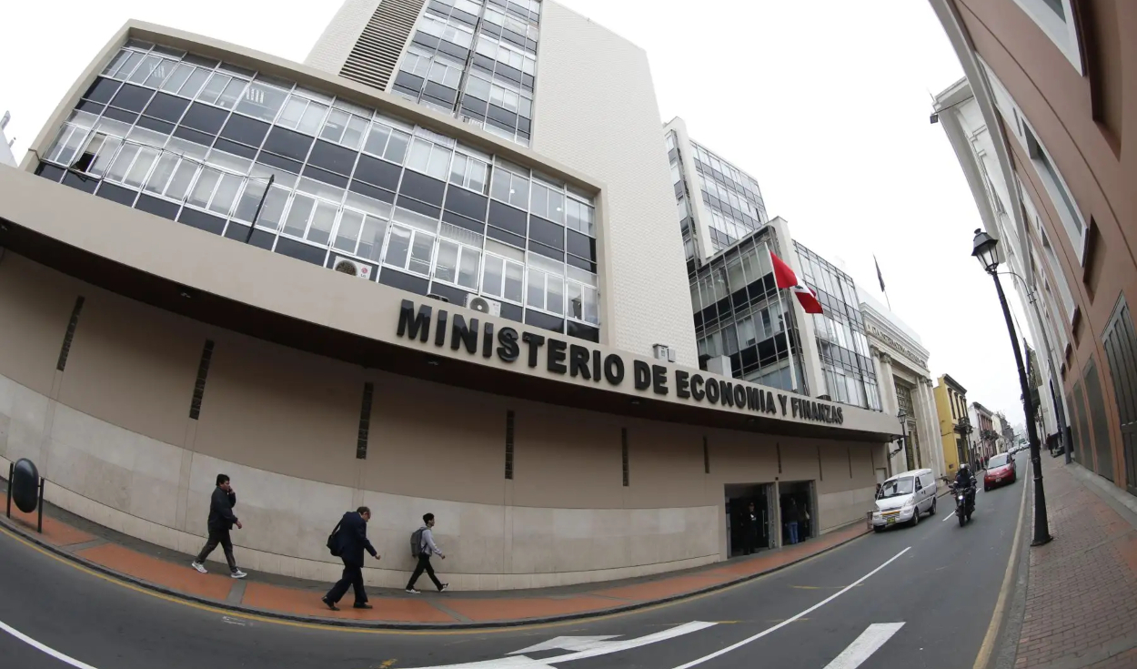 MEF eleva a 2,4% la meta de déficit fiscal para 2027 y aplaza ajuste hasta 2031