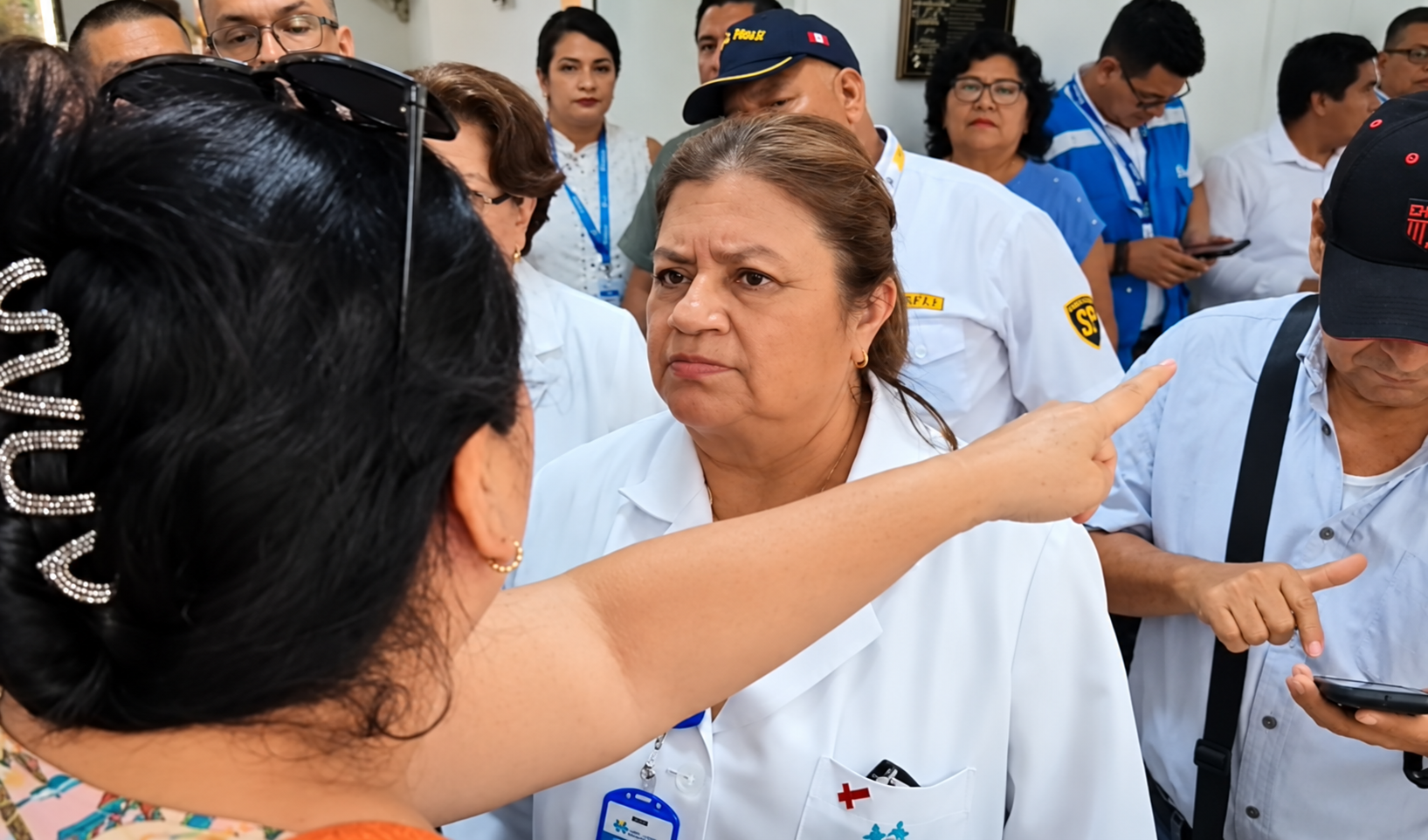 "No hay medicamentos": pacientes increpan a presidenta de EsSalud durante visita a hospital de Piura