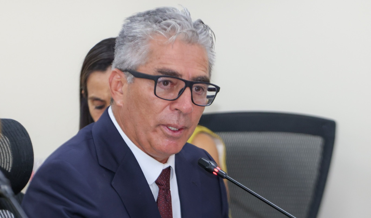 Mauricio Arnillas descarta reubicar a familias que viven en quebradas ante la llegada del FEN: "El Estado no puede cubrir todo eso"