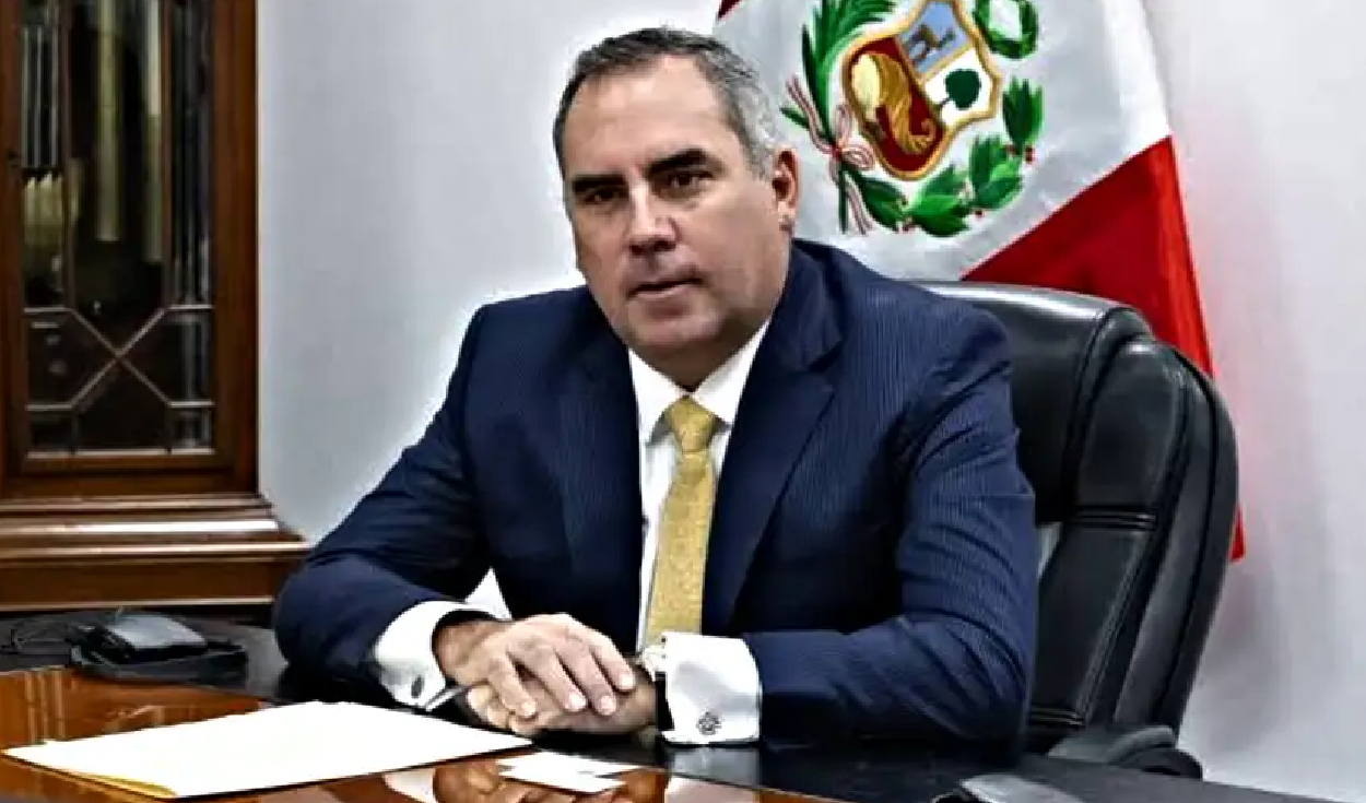 Denuncian constitucionalmente a ministro Rafael Belaúnde por presuntas contrataciones ilegales en cargos públicos