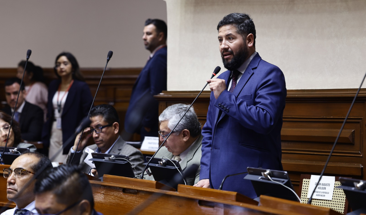 Diputado César Holguín renuncia a la vocería de Ahora Nación: "Diferencias son incompatibles con el cargo"
