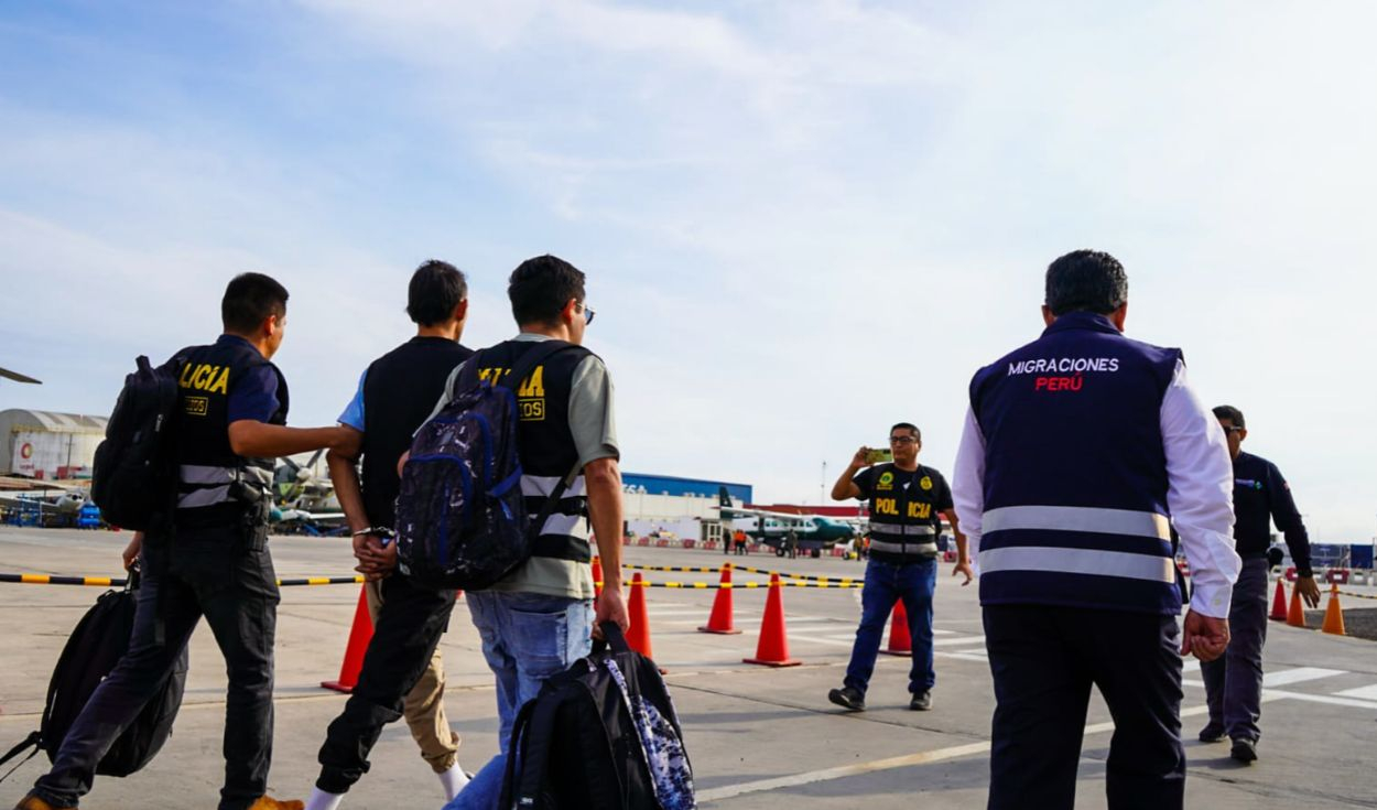 Migraciones: detienen a funcionarios, exfuncionarios y policías por presunta red de tráfico