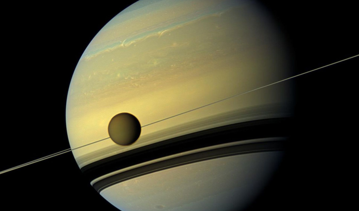 La NASA abre inscripciones para enviar tu nombre a luna Titán de Saturno a bordo del helicóptero Dragonfly